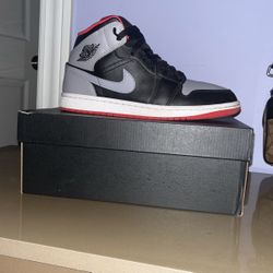 Jordan 1 Mid