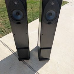 Polk Audio Powered Tower Speakers And Center Speaker 