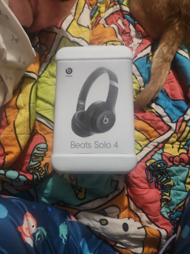 NEW UNOPENED beats Solo 4
