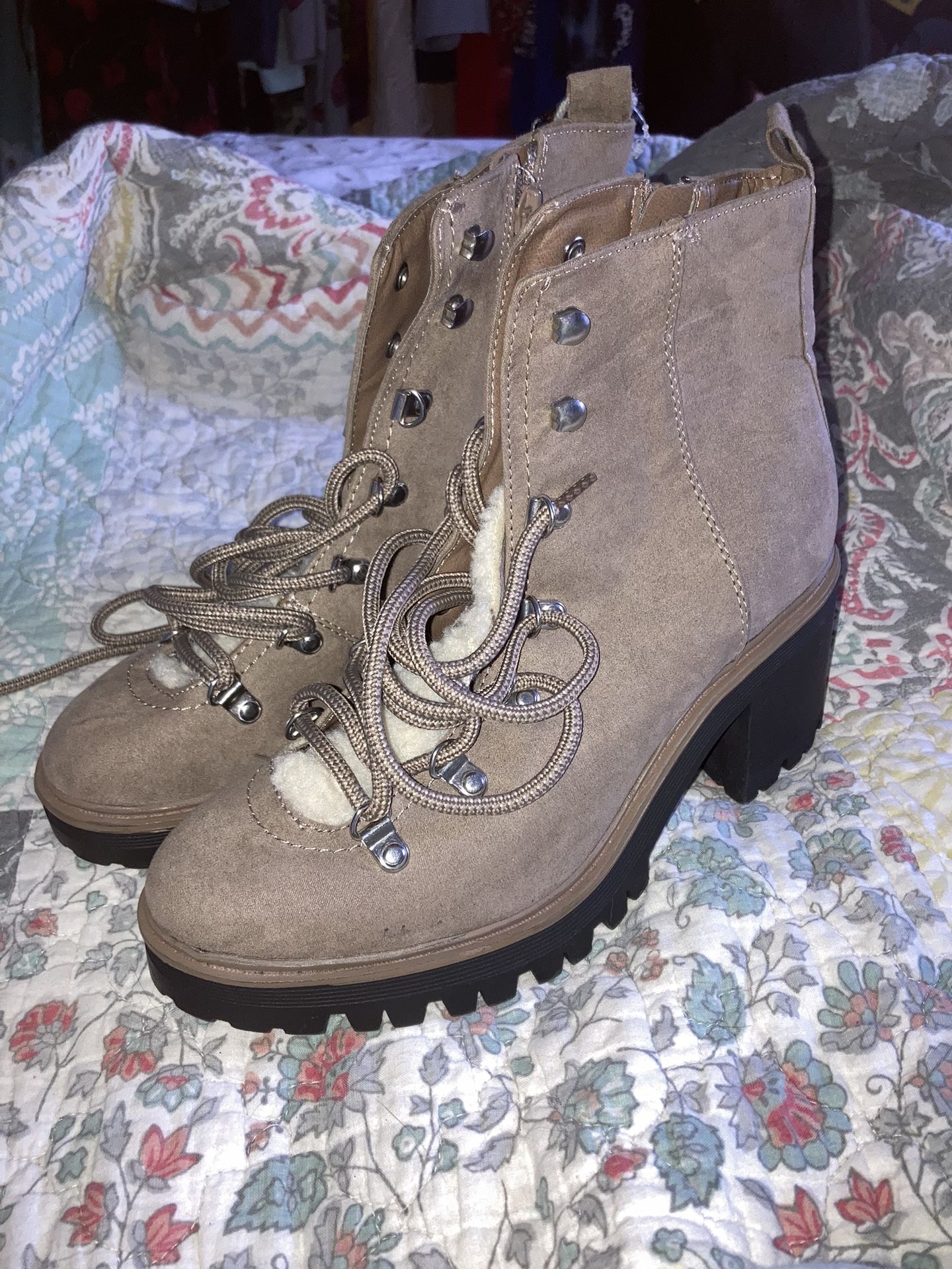Esprit Brand Tan Suede hiking Combat boots with 2.5” heel Ladies Sz 7.5 Brand New! 