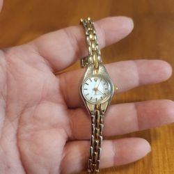LIKE NEW Women's Two Tone Diamond Dial Watch-Works Great (SE San Diego)