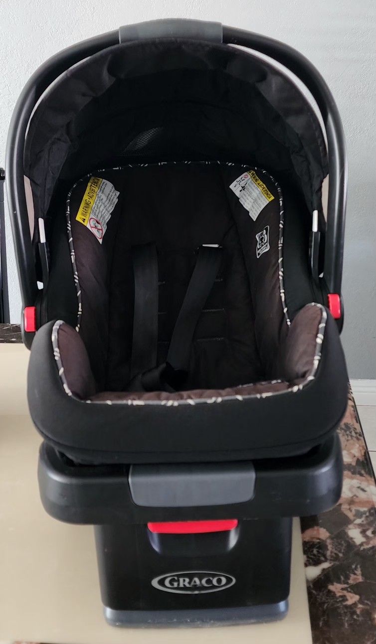 Graco Infant Car Seat With Base.
