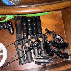 Wii Remote W Nunchucks And Attachments