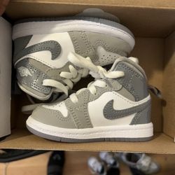 Jordan Mids Size 4c