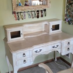 Vanity/desk/dressing Table