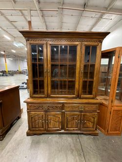 Lighted American Drew Tanglewood Display Hutch - Excellent Condition