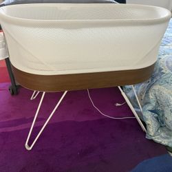 SNOO Bassinet EUC, Sleep Sacks And Bed Sheets Included 