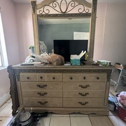 6 Drawer Dresser With Vanity Mirror 