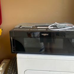 It’s Like New. Paid 500. I Have The Receipt. It’s A Whirlpool, 