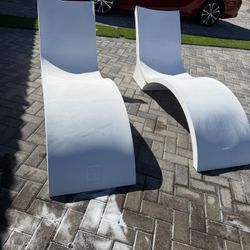 Two Pool ledge Loungers - Deep edition