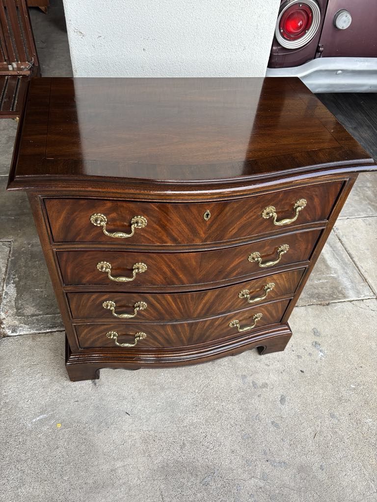 Vintage Drexel Heritage End/side Table In Excellent Condition 