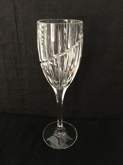 Mikasa Uptown crystal wine glass 8 1/8" Tall, 2 3/8" Diameter Rim