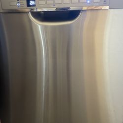 Dishwasher Lightly Used