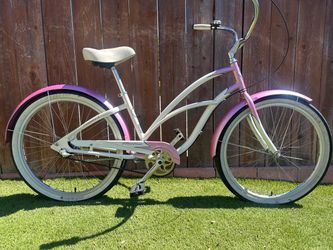 😎 🏝️ 🌴 🚲 🌊 Electra Cruiser 3 speed Model. Women’s 26 inch Beach Cruiser. Pink color with white accents..    Check out my other listings.  Get out