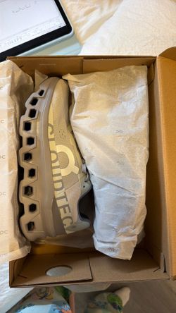 On cloud monster size 7.5 men