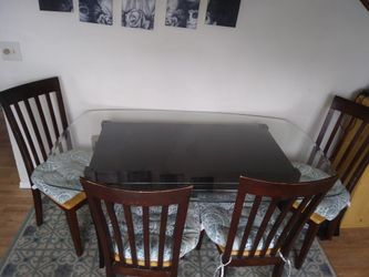 Ashley furniture, Kitchen glass top table and 4 chairs.