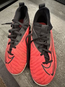 Nike Jr. Phantom GX Club Soccer Cleats Size 2 