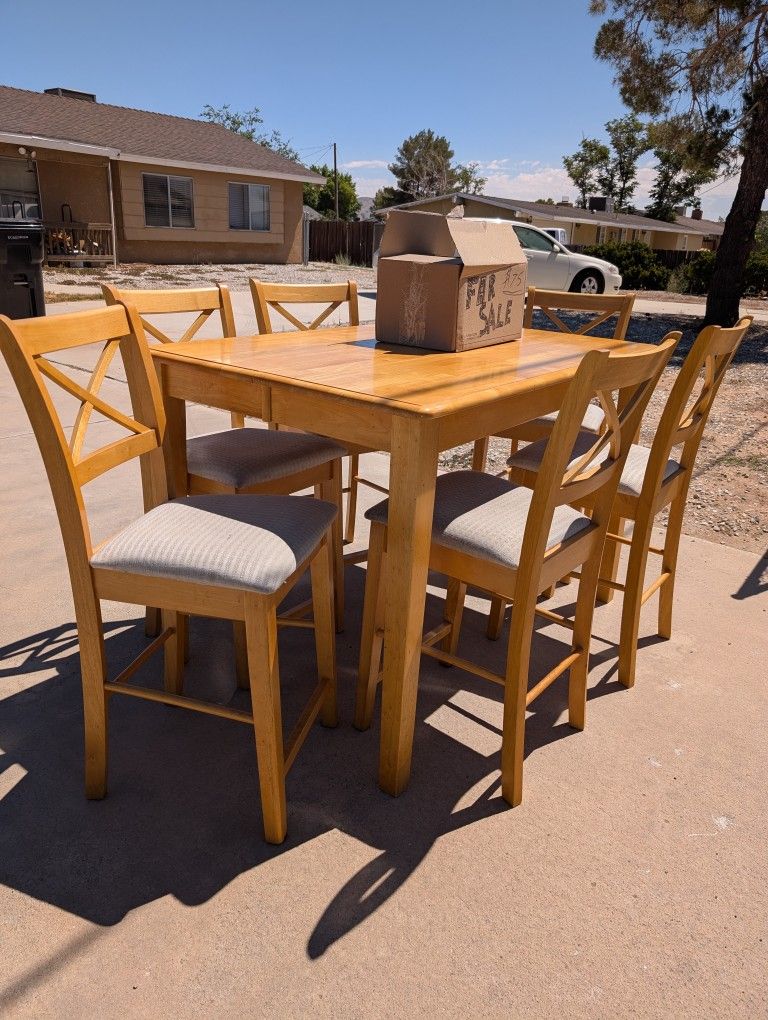 Table And Chairs With Leaf