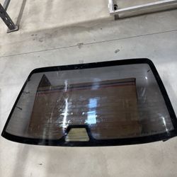 1995 To 2001 Bmw 740i E38 Rear Windshield Glass Used 43R-000981