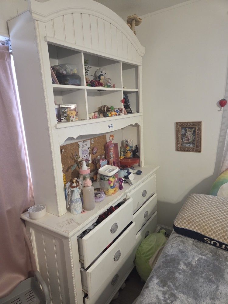 Dresser With Cabnit And Dresserwith Mirror