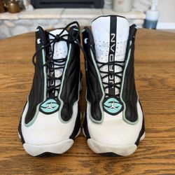 Men’s Nikes Size 10