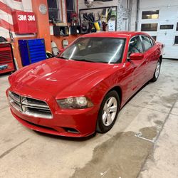 2013 Dodge Charger SE – Low Miles (76k) Clean Title Runs Perfect