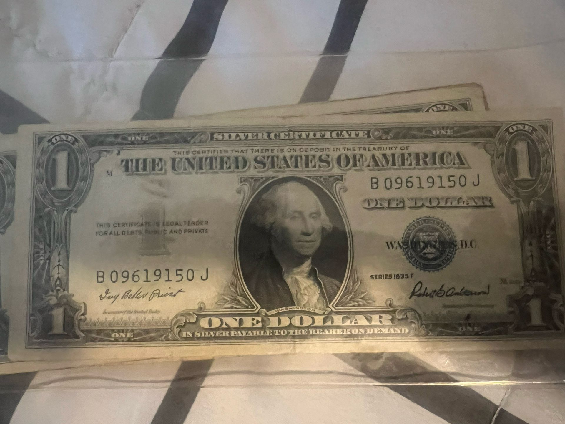 1935F 1 dollar  bill/ Silver certificate