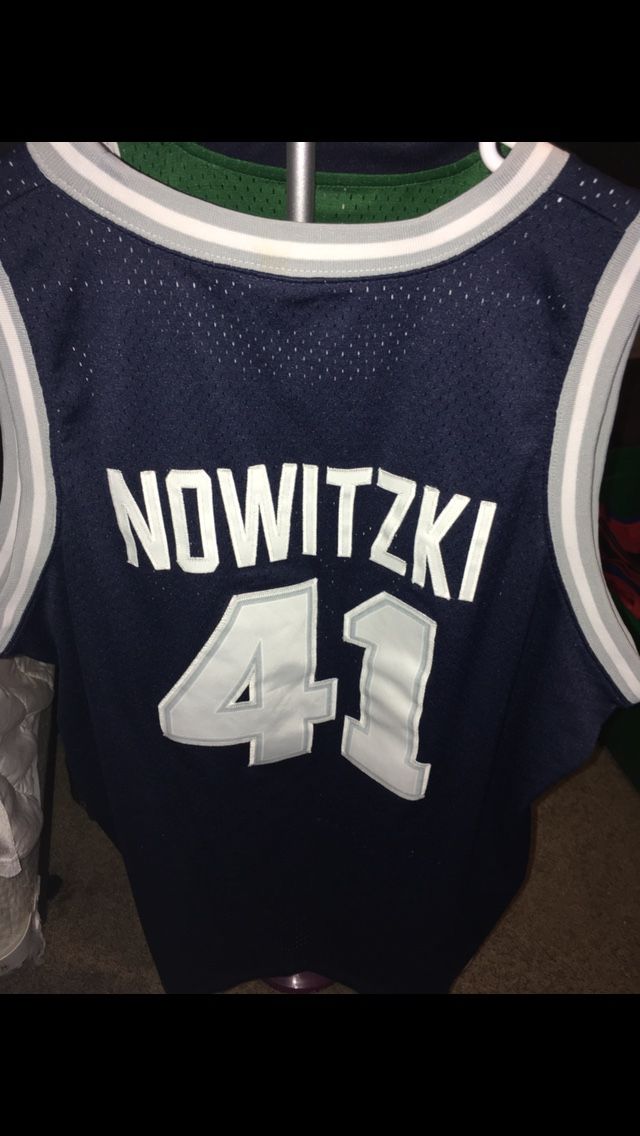 Dirk Nowitzki Hardwood classic vintage Jersey for Sale in Sugar Land, TX -  OfferUp