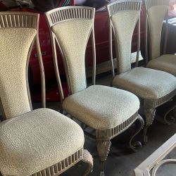 4 Chairs /4 Sillas