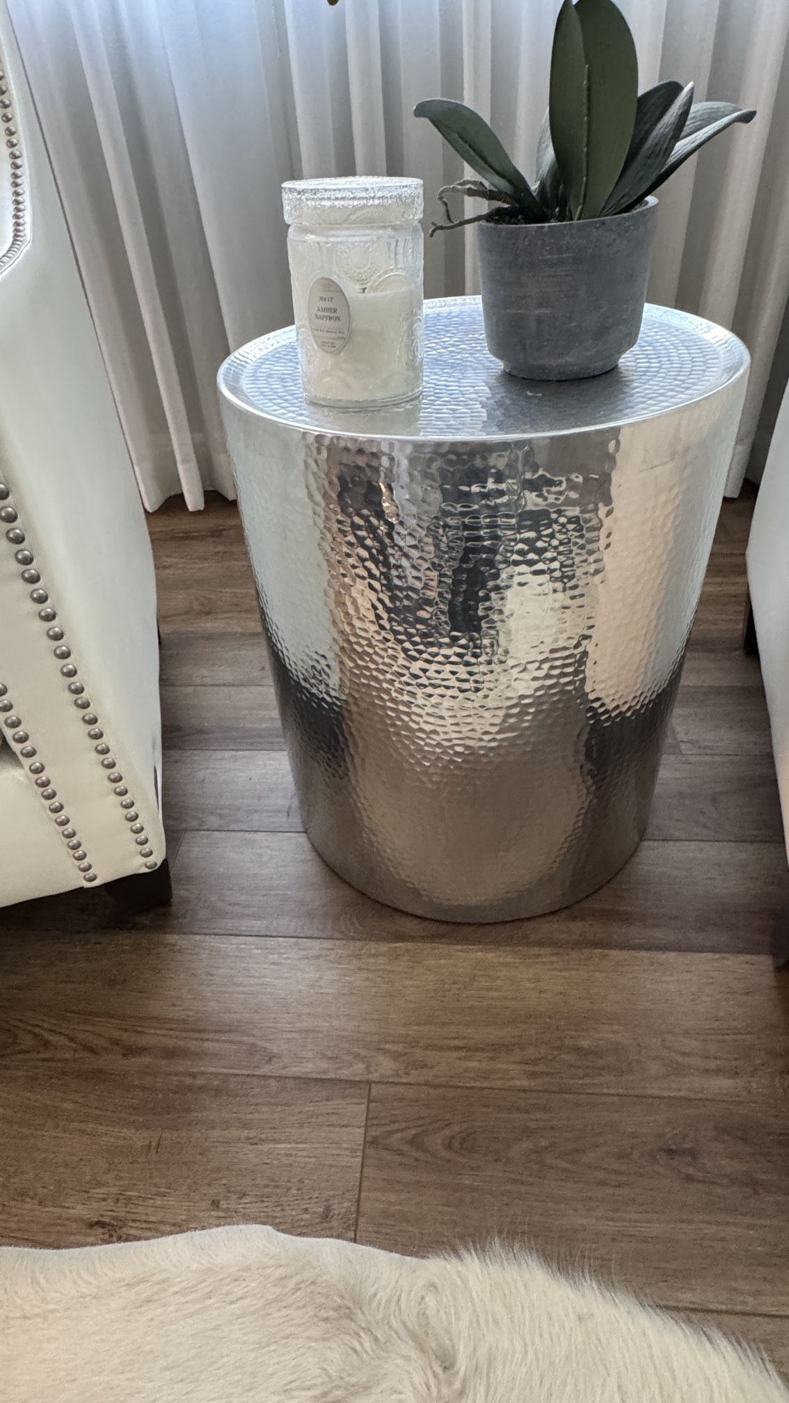 Accent round end table