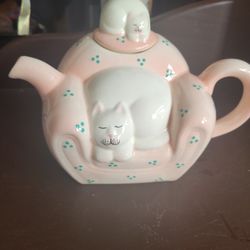Catnap Teapot 
