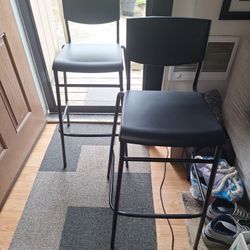 2 Bar High Stools