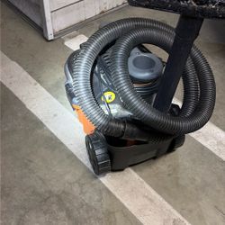 Rigid Shop Vac with wheels