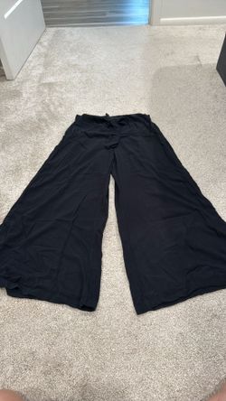 Black fighting eel pants size small