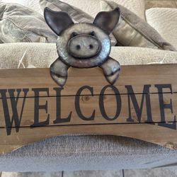 (NEW) Wood And Metal Pig Welcome Sign