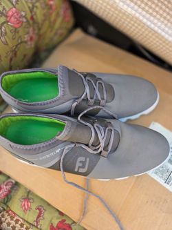 Golf shoes