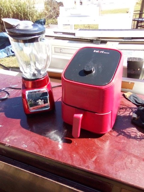 Hamilton Beach Blender And Air Fryer Like New Excellent Condition $25 Both