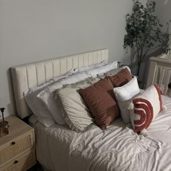 Queen Bed Frame With Mattress 