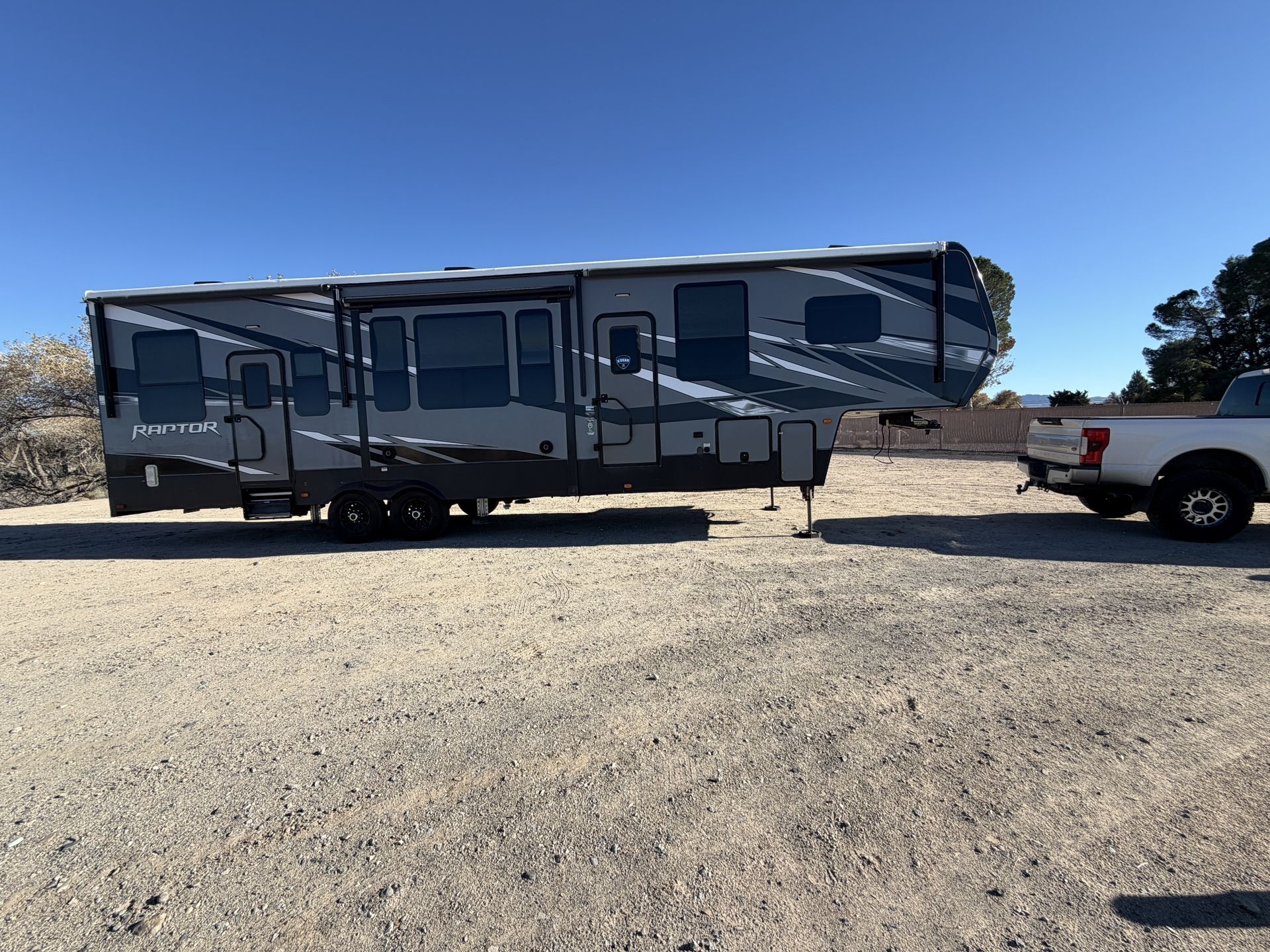 2019 Keystone Raptor 356