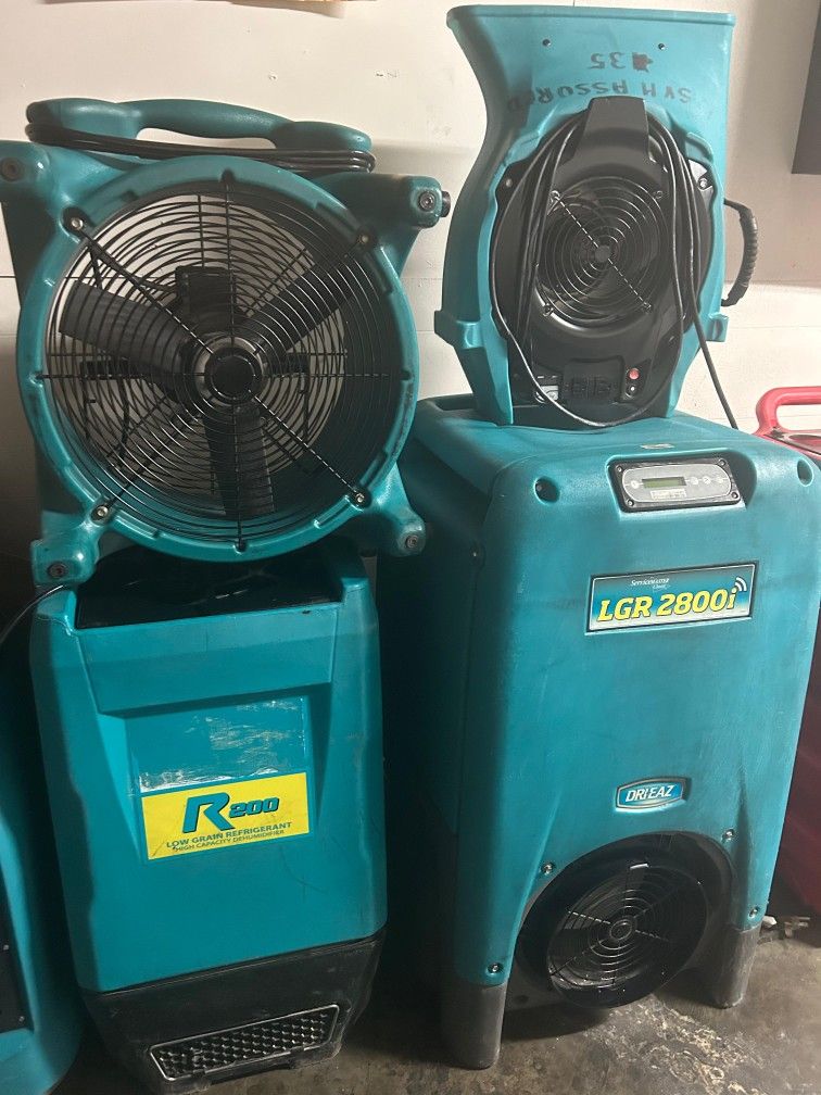 Dehumidifier And Fans‼️👍