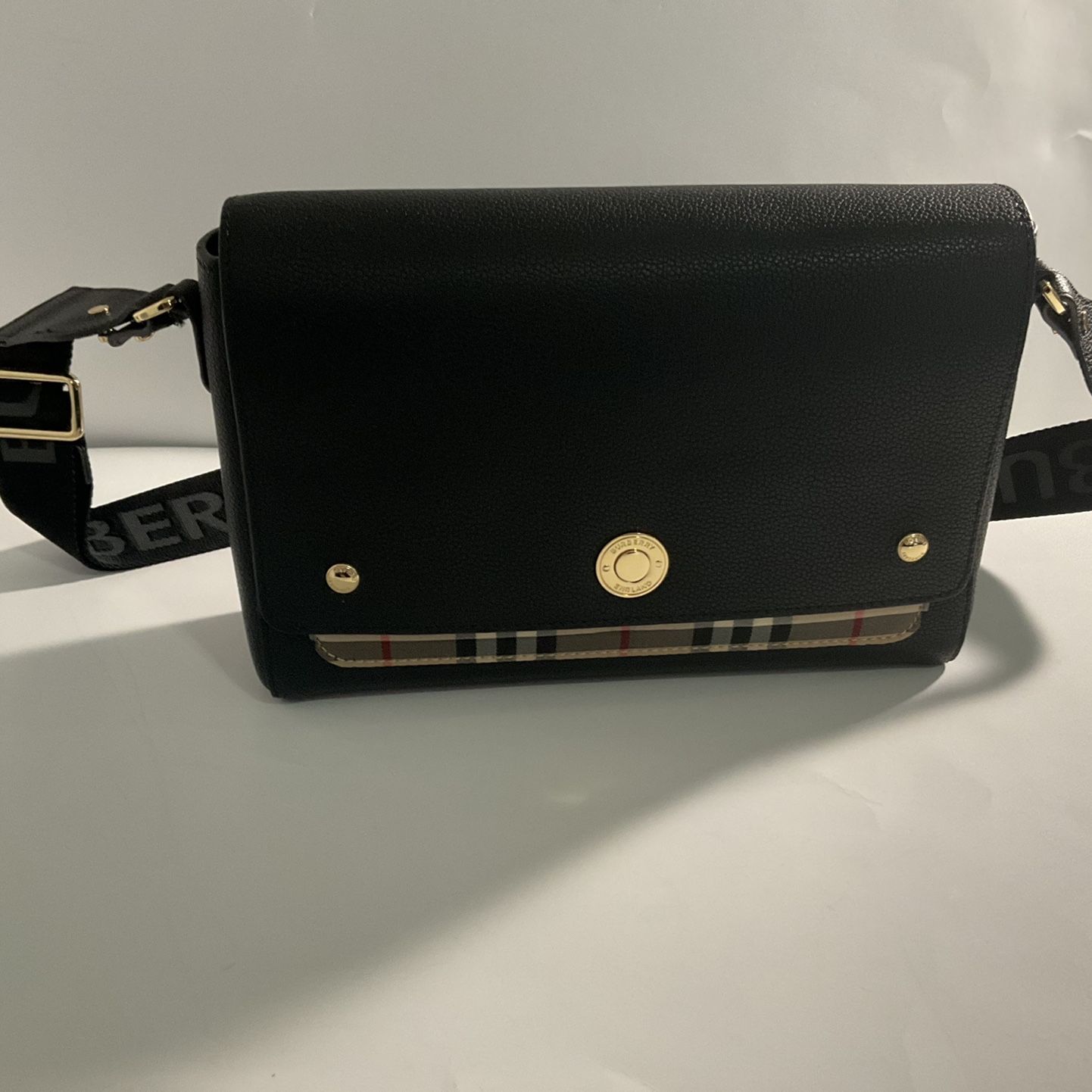 Burberry Vintage Boston Bag for Sale in Linden, NJ - OfferUp