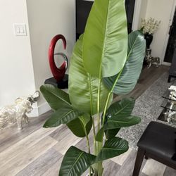 Pretty Artificial Plant 5 FT Tall With Realistic Leaves ! Brand New