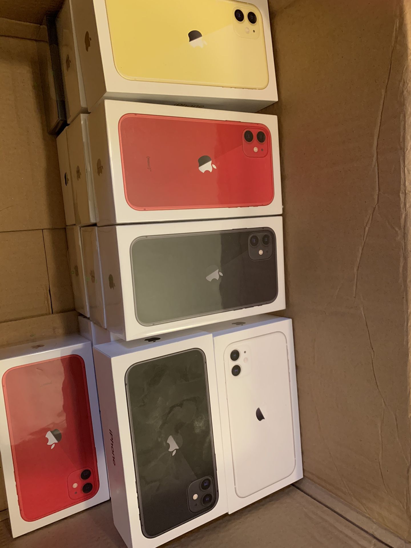 IPHONE 11 FACTORY UNLOCKED SEALED 64 GB BRAND NEW WITH APPLE RECEIPT