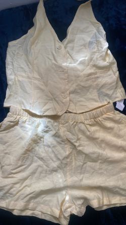 Women’s yellow set