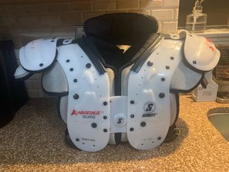 Men’s Schutt Advantage Football Shoulder Pads