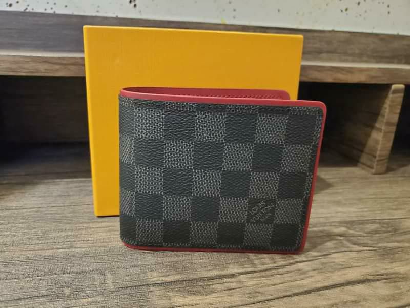 Louis Vuitton White Damier Pink Wallet for Sale in Queens, NY - OfferUp