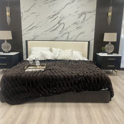 Queen Bed & 2 Nightstands - Contemporary Style Luxurious Bedroom Furniture