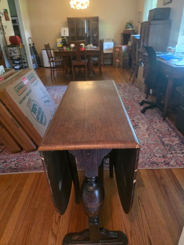 🪵 Beautiful Vintage Drop Leaf Pedestal Table - $120 🪵
