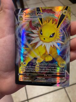 Jolteon VMAX 051/203 Pokémon Card
