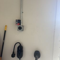 Electrical vehicle charger station